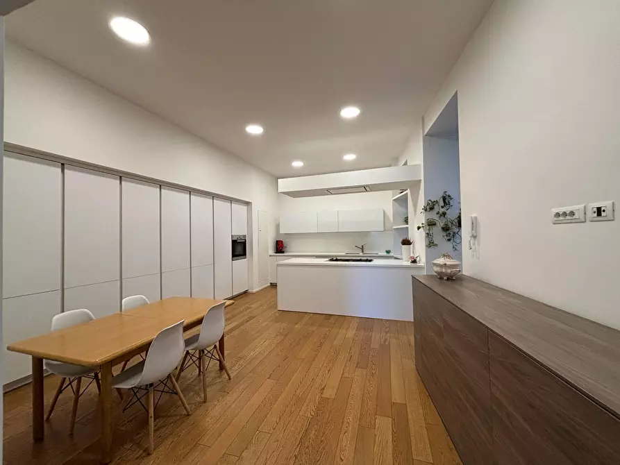 Immagine 2 di Appartamento in vendita  in Corso Giuseppe Garibaldi 218 a Salerno