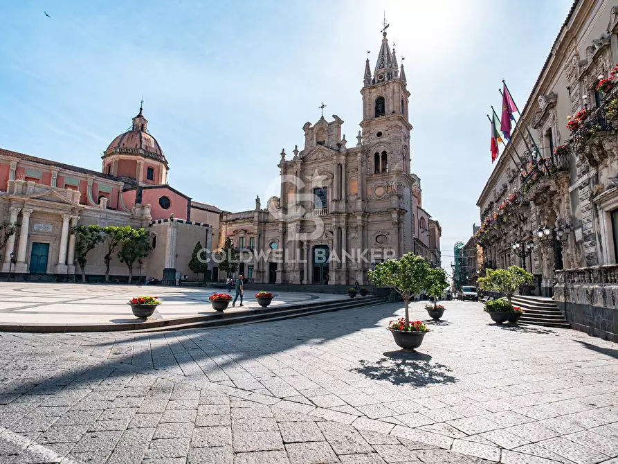 Immagine 2 di Locale commerciale in affitto  in Via Romeo 31 a Acireale