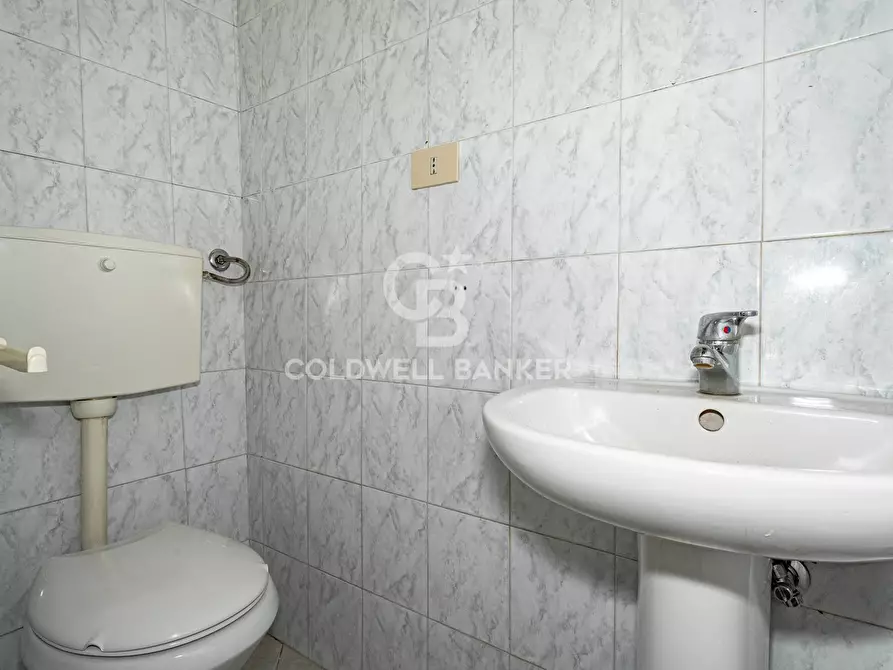 Immagine 24 di Locale commerciale in affitto  in Via Romeo 31 a Acireale