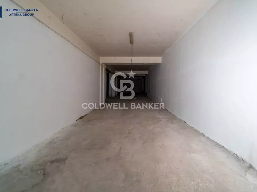 Immagine 7 di Locale commerciale in vendita  in Via Umberto 16 a Santa Venerina