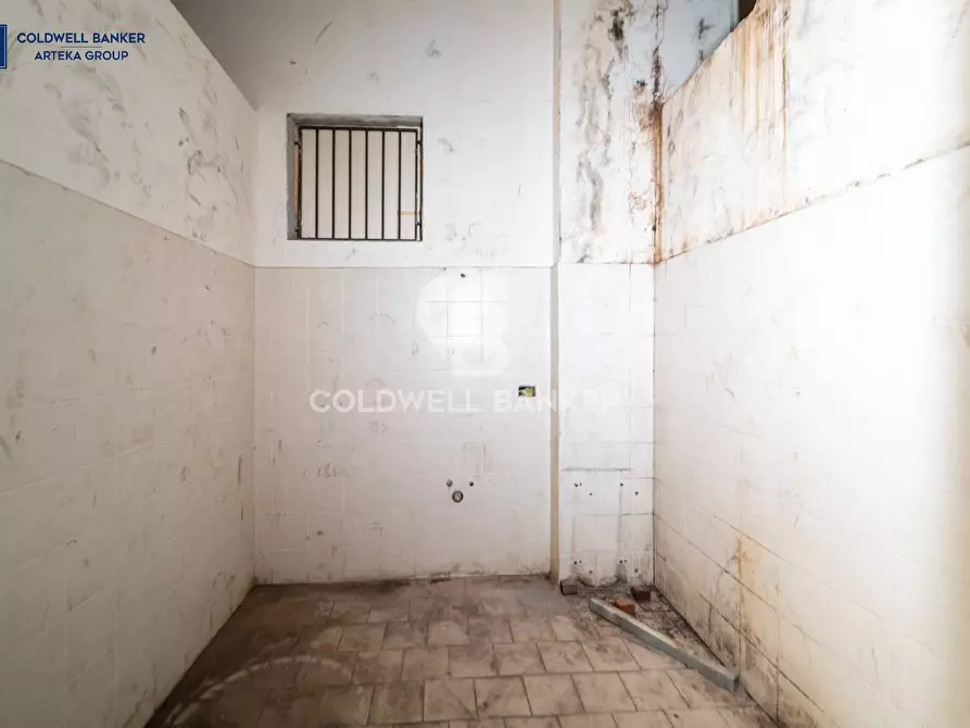 Immagine 11 di Locale commerciale in vendita  in Via Umberto 16 a Santa Venerina