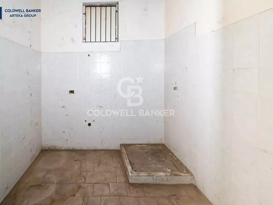 Immagine 12 di Locale commerciale in vendita  in Via Umberto 16 a Santa Venerina