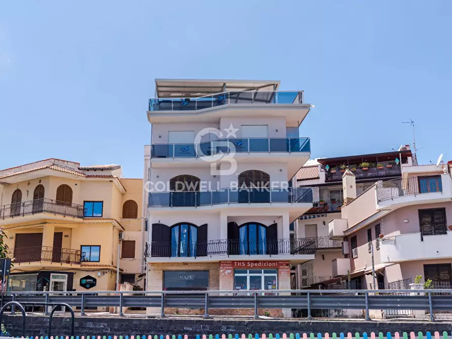 Immagine 6 di Appartamento in vendita  in Via Cristoforo Colombo 5 a Giardini-Naxos