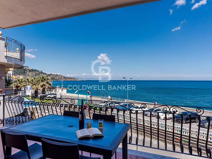 Immagine 2 di Appartamento in vendita  in Via Cristoforo Colombo 5 a Giardini-Naxos