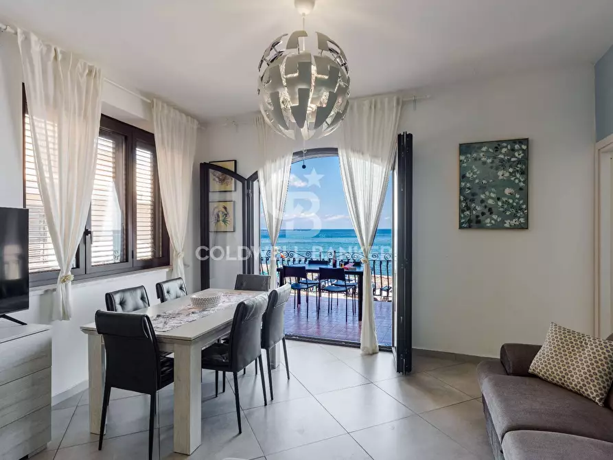 Immagine 5 di Appartamento in vendita  in Via Cristoforo Colombo 5 a Giardini-Naxos