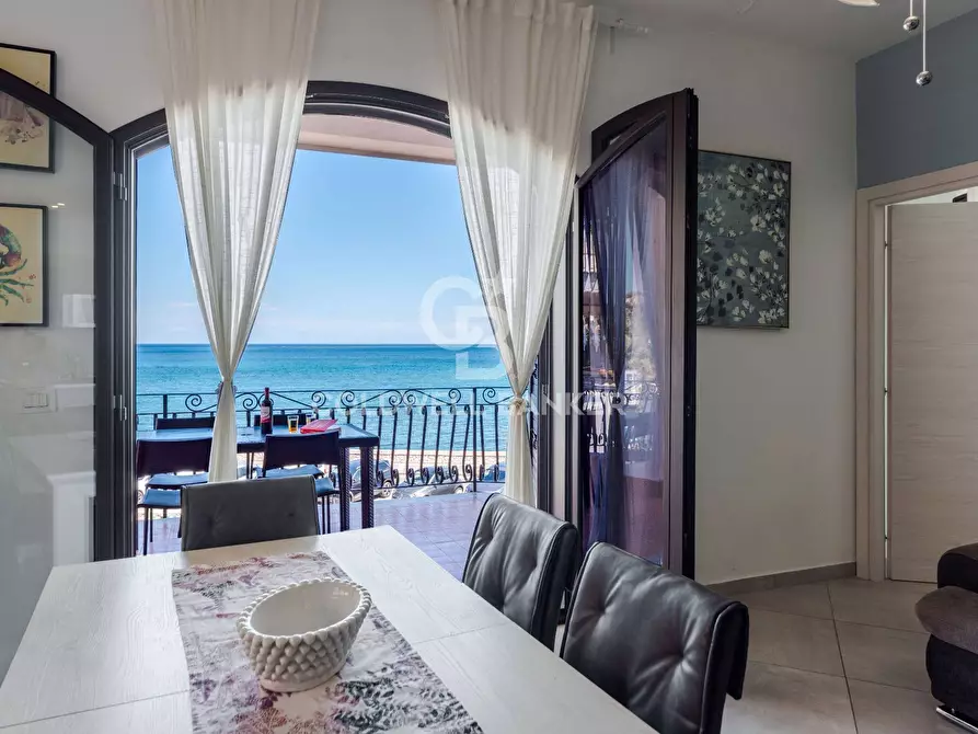 Immagine 4 di Appartamento in vendita  in Via Cristoforo Colombo 5 a Giardini-Naxos