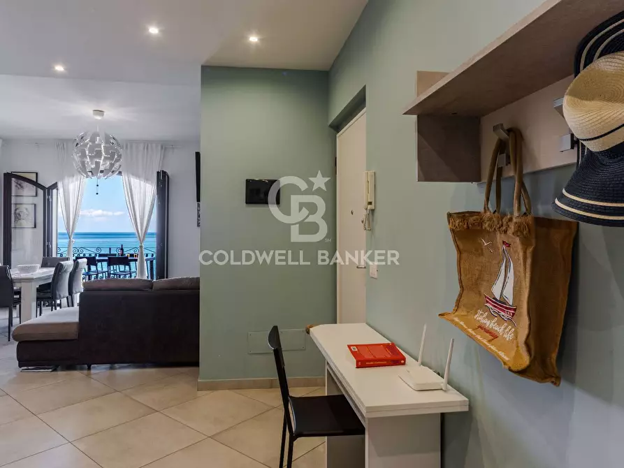 Immagine 12 di Appartamento in vendita  in Via Cristoforo Colombo 5 a Giardini-Naxos