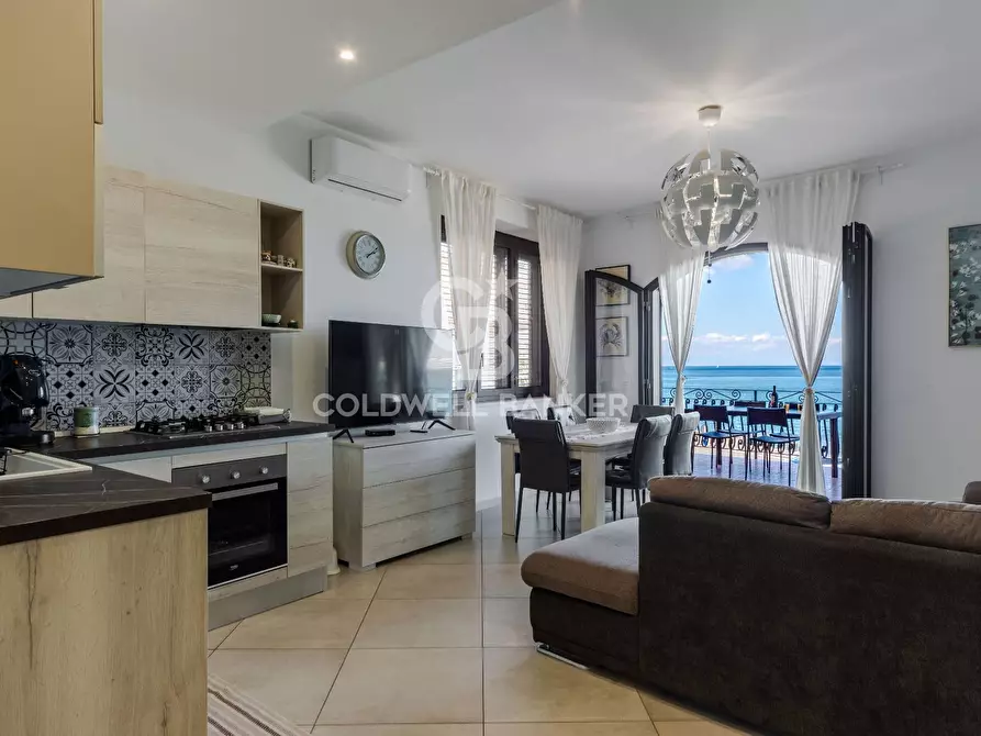 Immagine 13 di Appartamento in vendita  in Via Cristoforo Colombo 5 a Giardini-Naxos