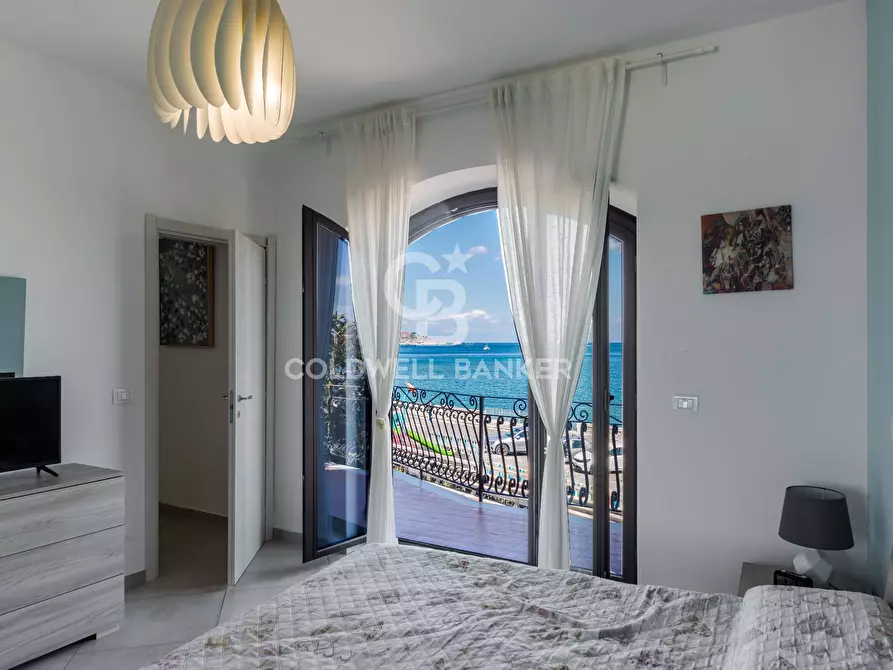 Immagine 14 di Appartamento in vendita  in Via Cristoforo Colombo 5 a Giardini-Naxos