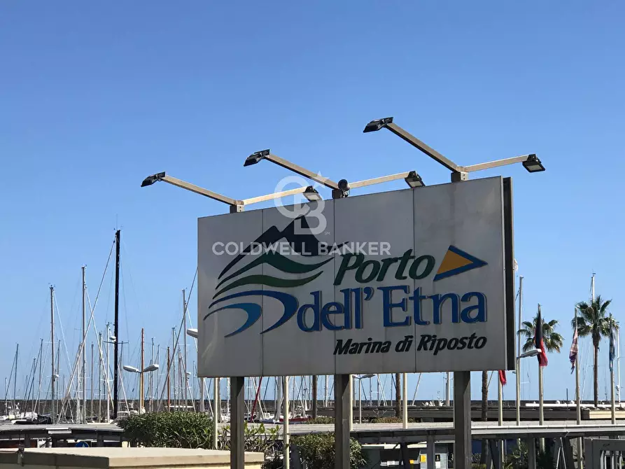 Immagine 1 di Palazzo in vendita  in VIA CAFIERO 11 a Riposto