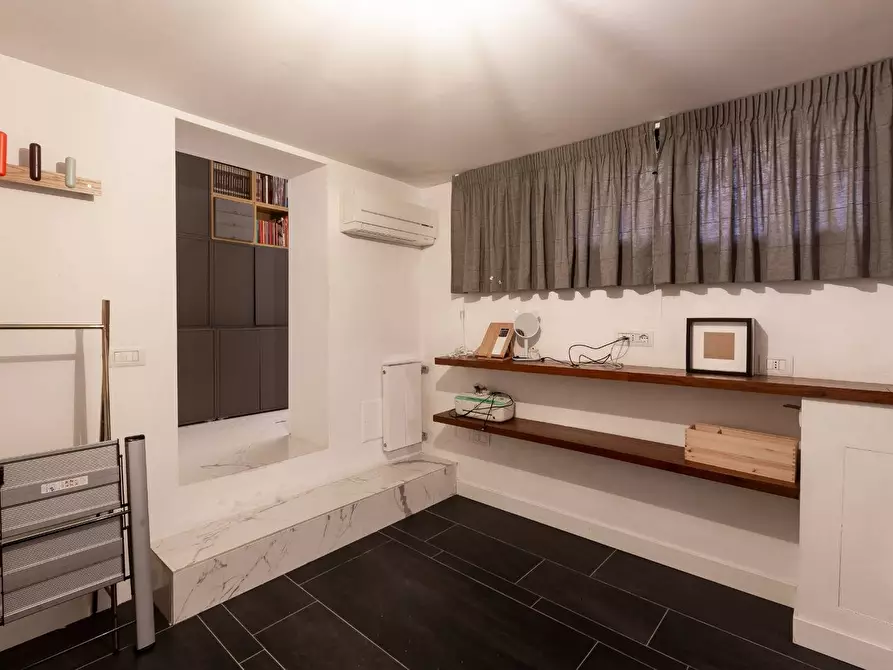 Immagine 13 di Casa indipendente in vendita  in Via Andrea Sabatini 8/10 a Salerno