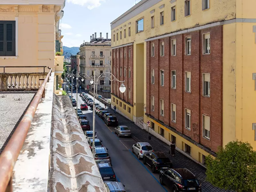 Immagine 14 di Casa indipendente in vendita  in Via Andrea Sabatini 8/10 a Salerno