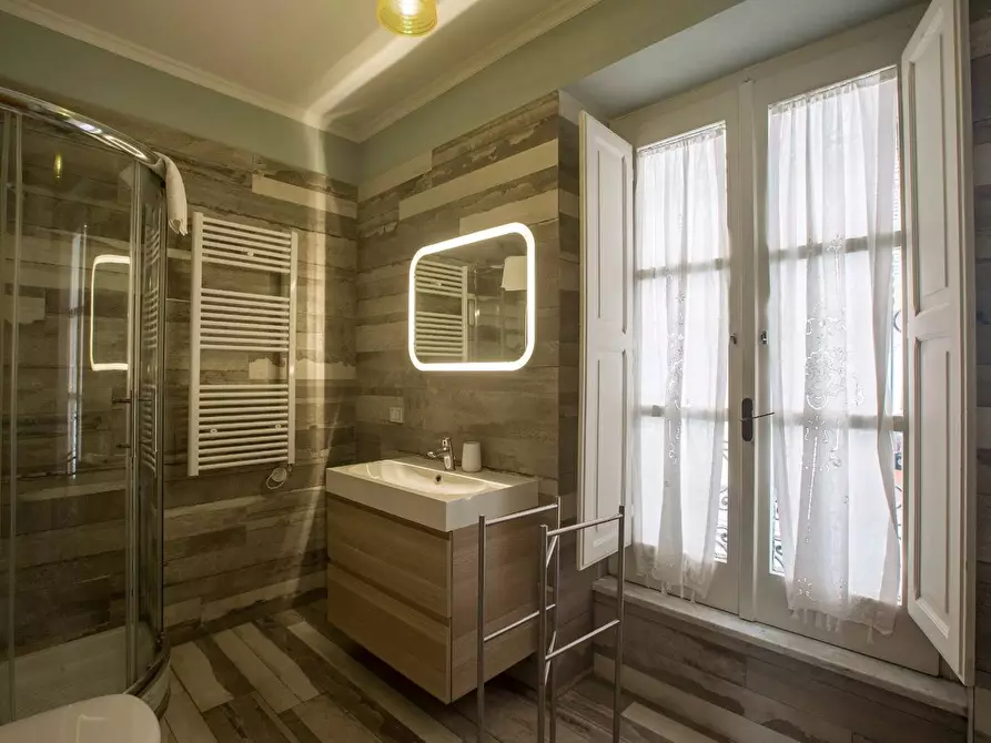 Immagine 9 di Casa indipendente in vendita  in Via Andrea Sabatini 8/10 a Salerno