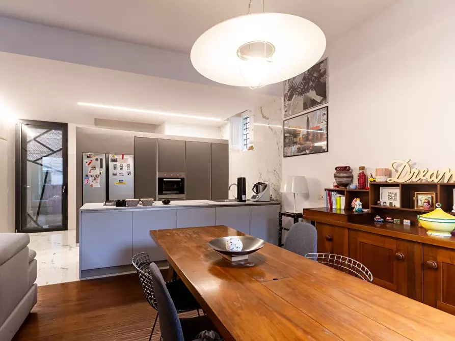 Immagine 3 di Casa indipendente in vendita  in Via Andrea Sabatini 8/10 a Salerno