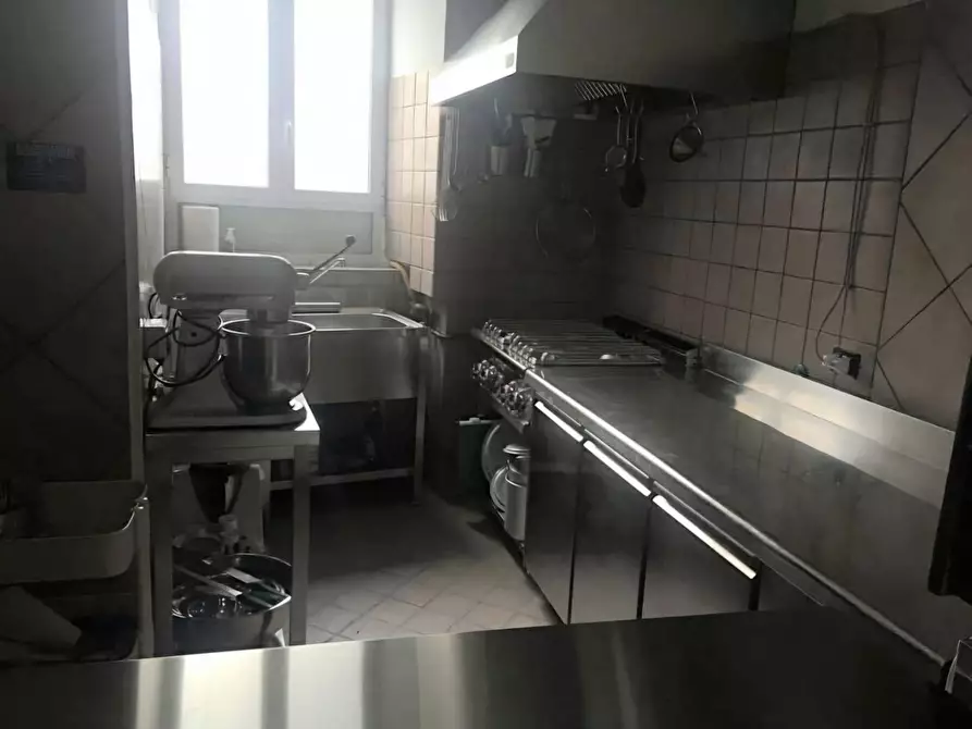 Immagine 7 di Attività commerciale in affitto  in Via Dogana Vecchia 40 a Salerno