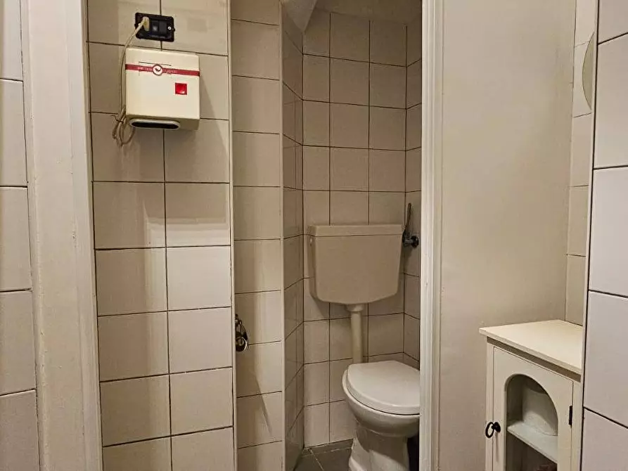 Immagine 6 di Attività commerciale in affitto  in Via Dogana Vecchia 40 a Salerno