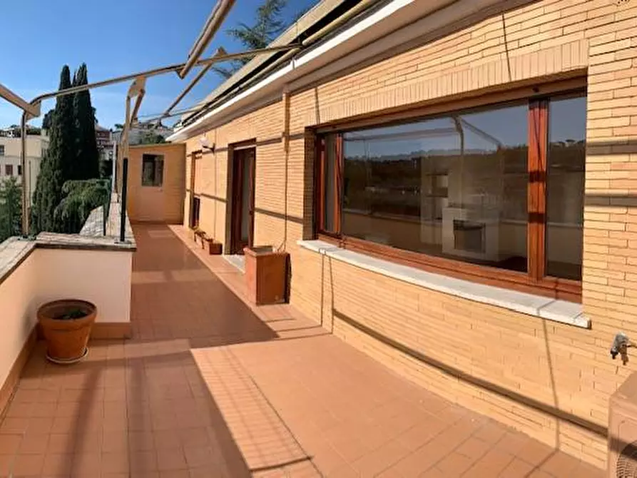Immagine 2 di Attico in affitto  a Roma