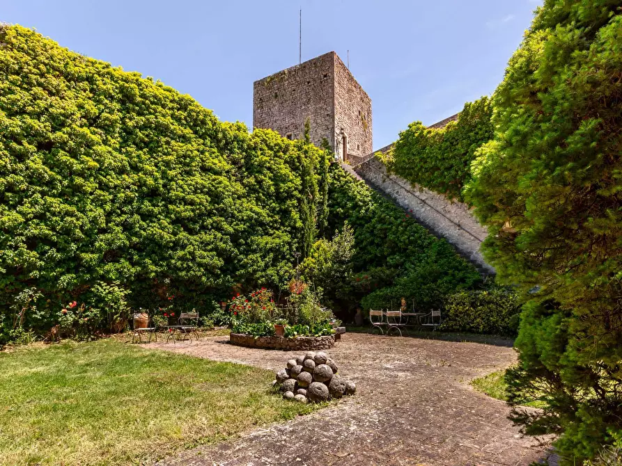 Immagine 28 di Castello in vendita  in Largo Castello a Pereto