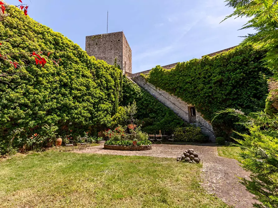 Immagine 29 di Castello in vendita  in Largo Castello a Pereto