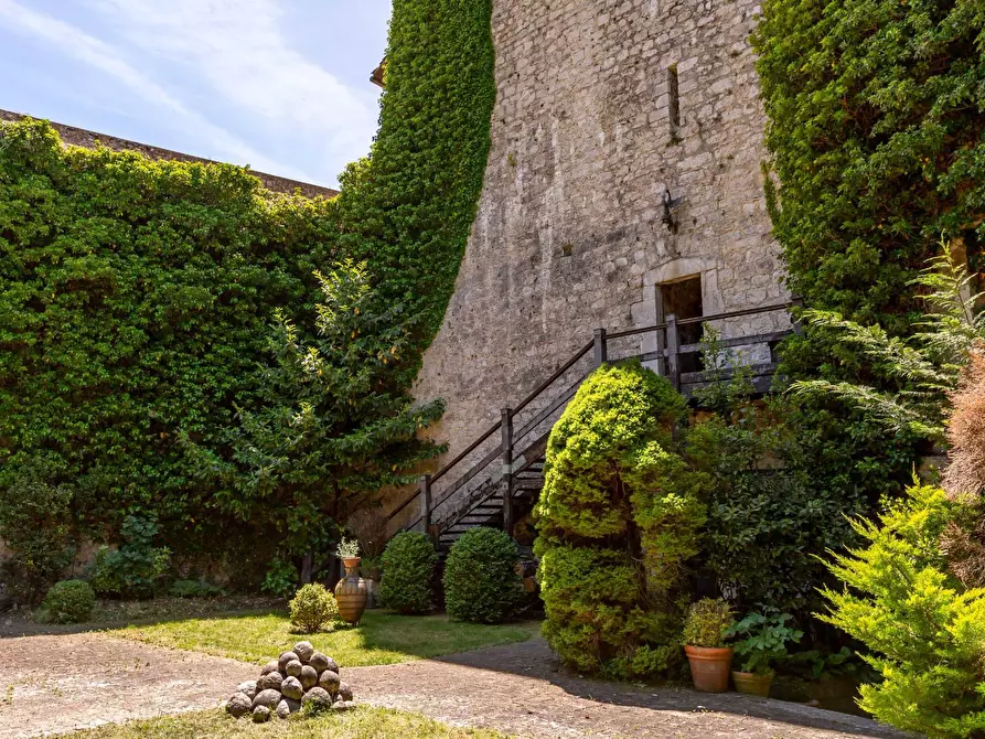 Immagine 30 di Castello in vendita  in Largo Castello a Pereto