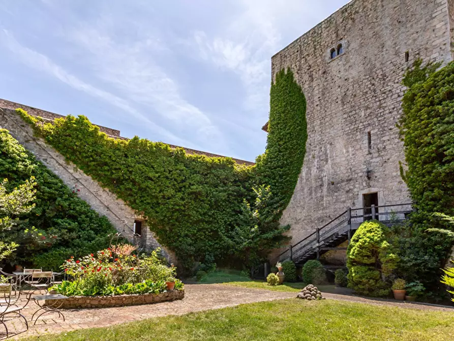 Immagine 31 di Castello in vendita  in Largo Castello a Pereto