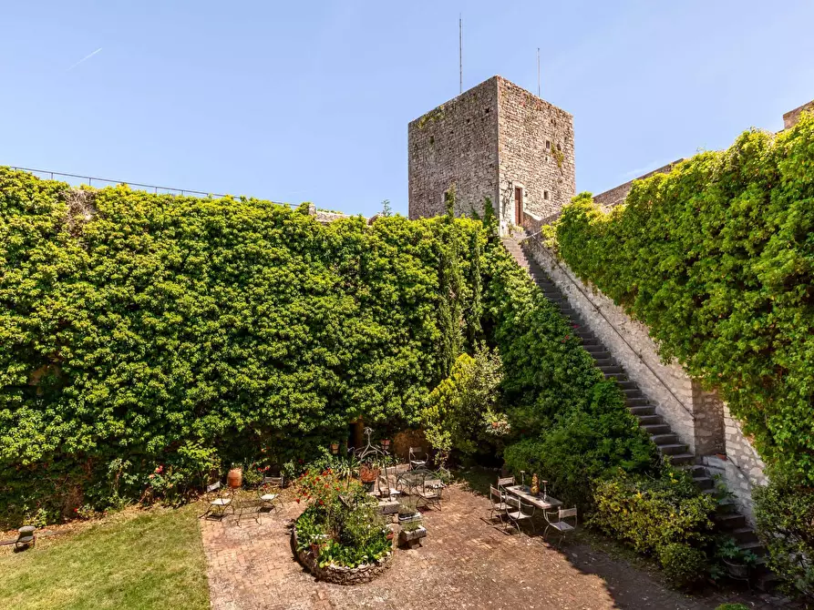 Immagine 34 di Castello in vendita  in Largo Castello a Pereto