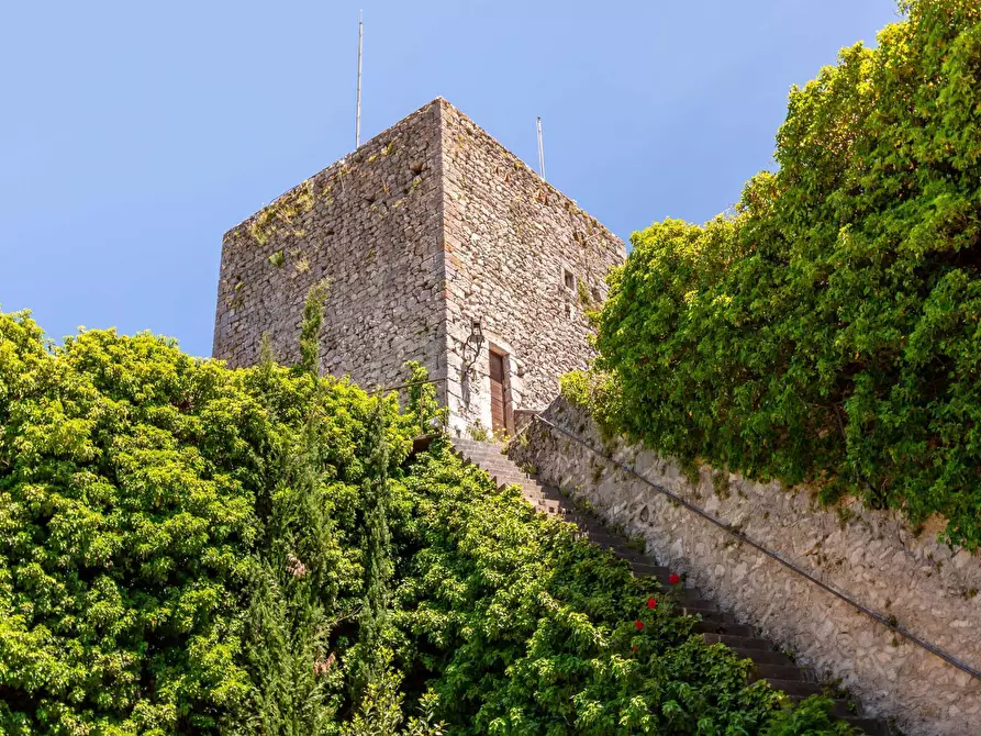 Immagine 35 di Castello in vendita  in Largo Castello a Pereto