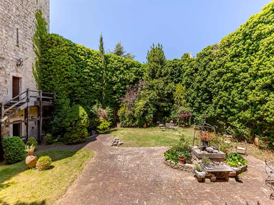 Immagine 38 di Castello in vendita  in Largo Castello a Pereto