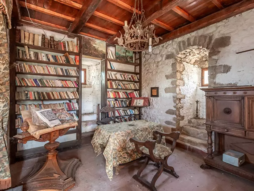 Immagine 44 di Castello in vendita  in Largo Castello a Pereto