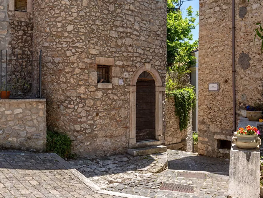 Immagine 64 di Castello in vendita  in Largo Castello a Pereto