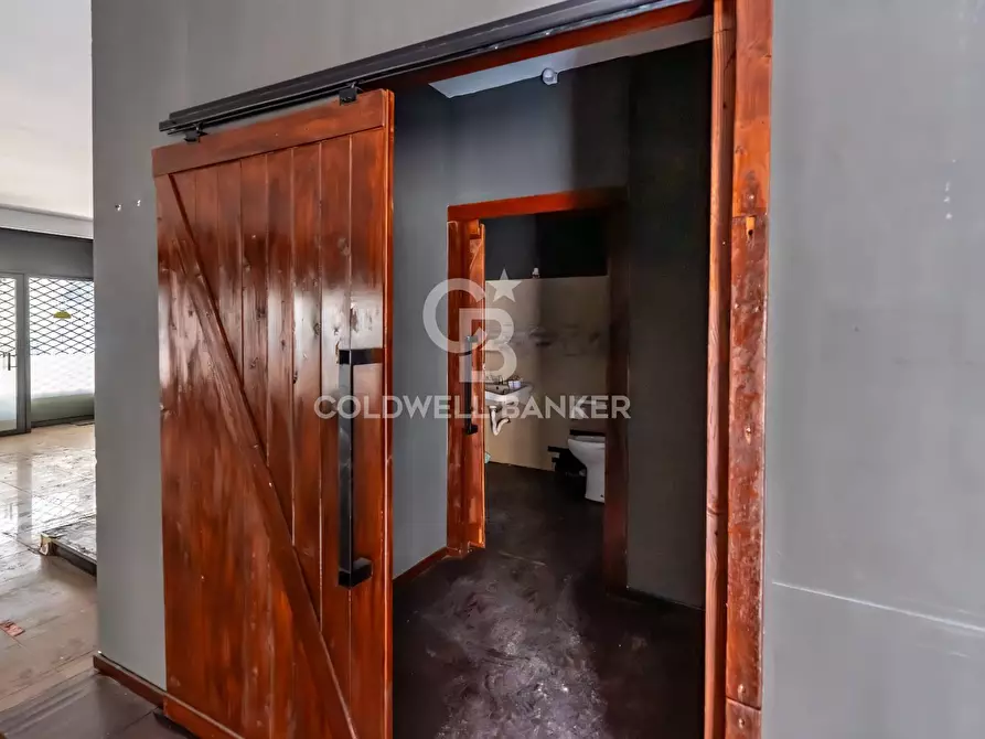 Immagine 9 di Locale commerciale in vendita  in corso italia a Acireale