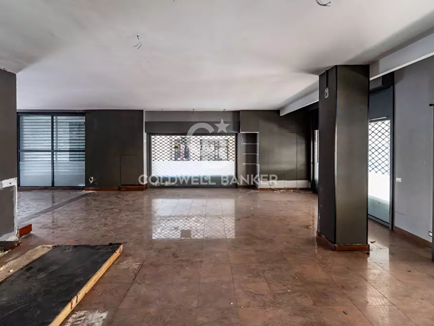 Immagine 14 di Locale commerciale in vendita  in corso italia a Acireale