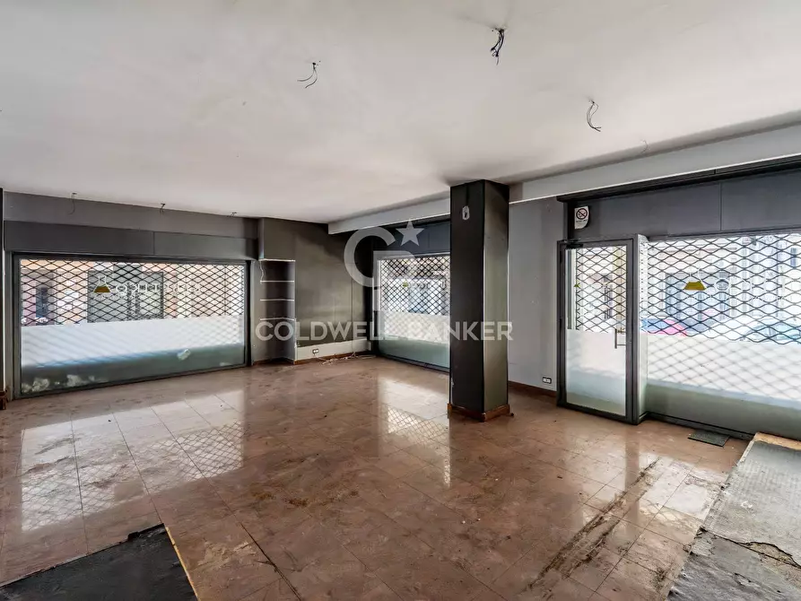 Immagine 15 di Locale commerciale in vendita  in corso italia a Acireale