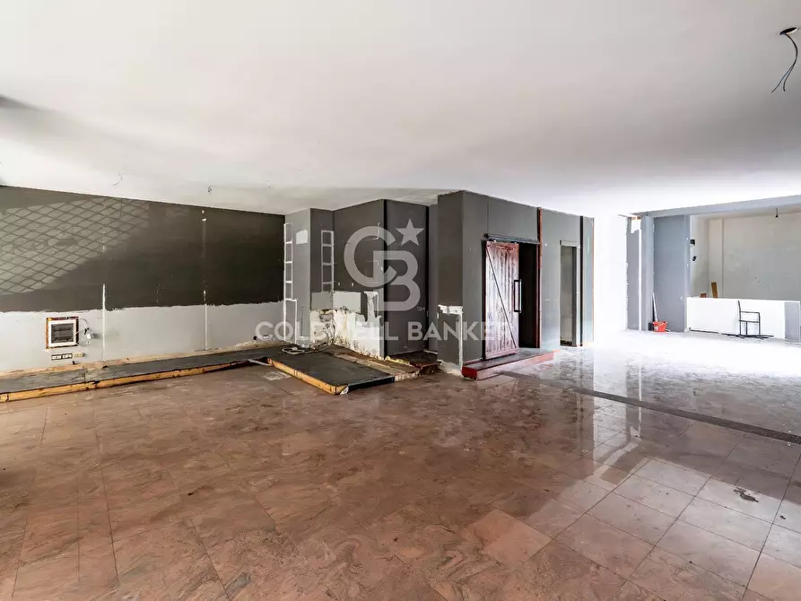 Immagine 16 di Locale commerciale in vendita  in corso italia a Acireale