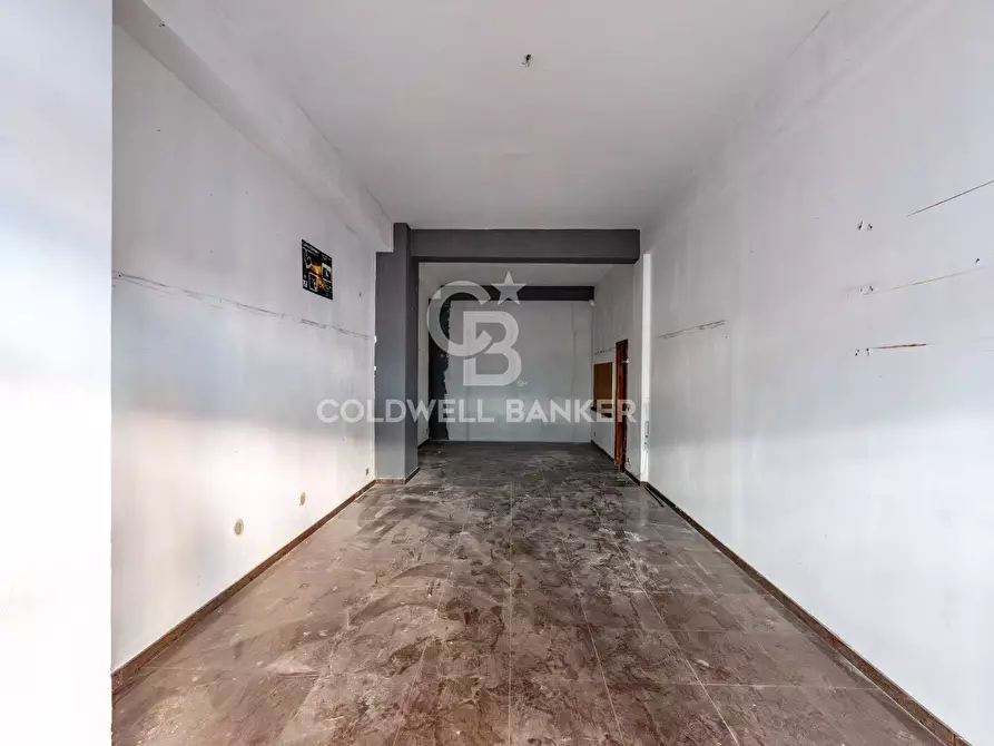 Immagine 17 di Locale commerciale in vendita  in corso italia a Acireale
