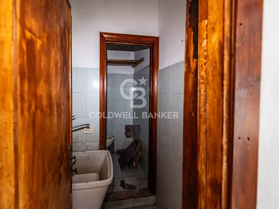 Immagine 19 di Locale commerciale in vendita  in corso italia a Acireale