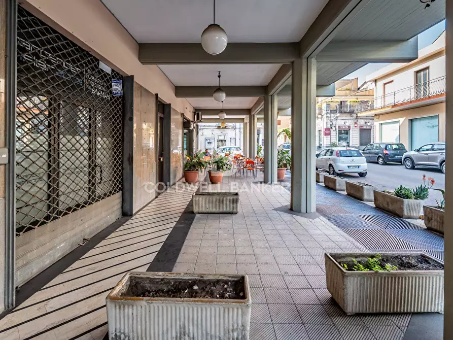 Immagine 1 di Locale commerciale in vendita  in corso italia a Acireale