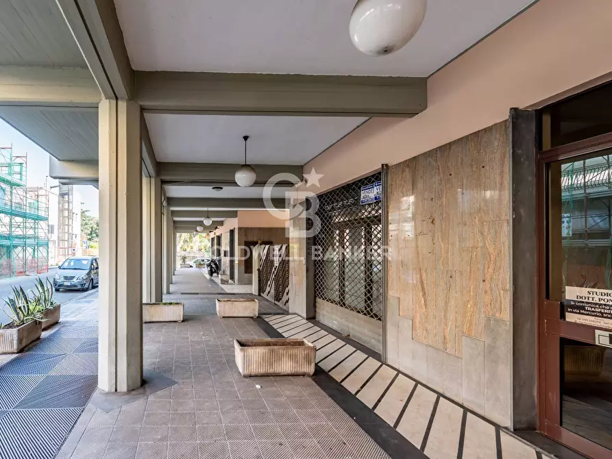 Immagine 21 di Locale commerciale in vendita  in corso italia a Acireale