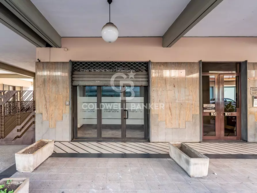 Immagine 22 di Locale commerciale in vendita  in corso italia a Acireale