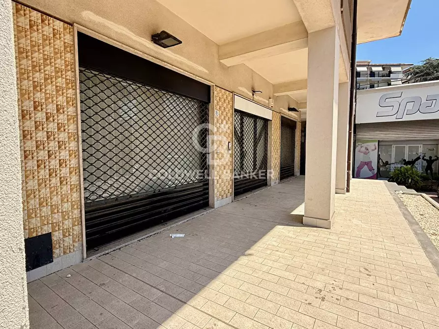 Immagine 15 di Negozio in vendita  in via John Fitzgerald Kennedy 51 a Acireale