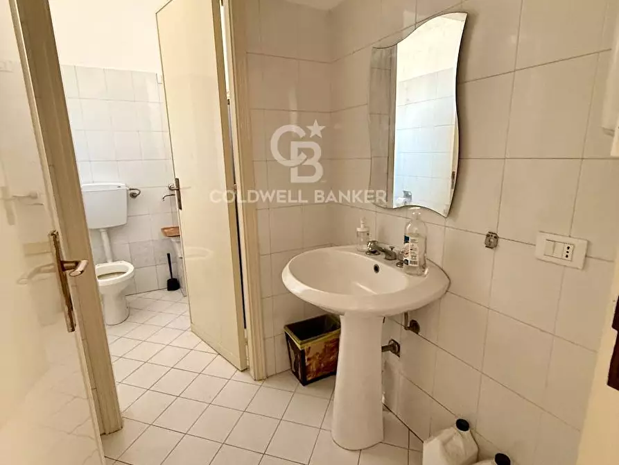 Immagine 21 di Negozio in vendita  in via John Fitzgerald Kennedy 51 a Acireale