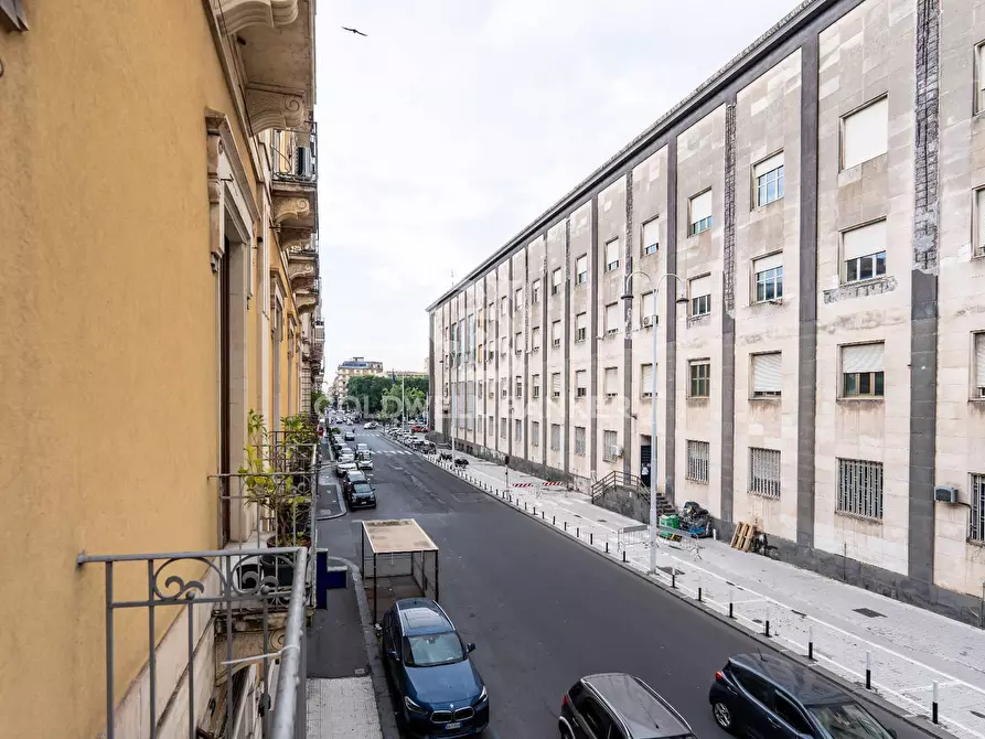 Immagine 1 di Appartamento in vendita  in P.zza Giovanni Verga 43 a Catania