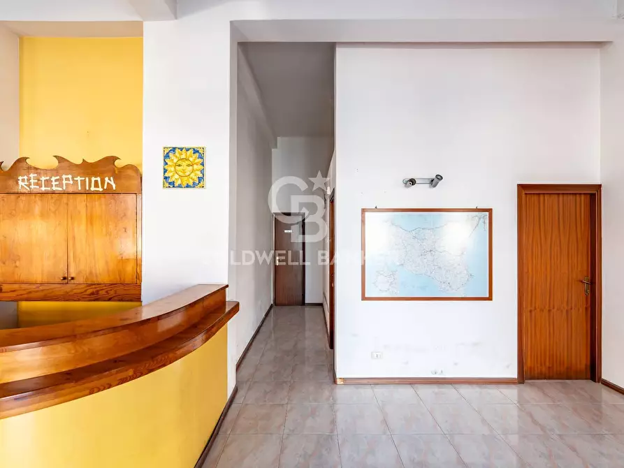 Immagine 19 di Negozio in vendita  in via spiaggia 111 a Mascali