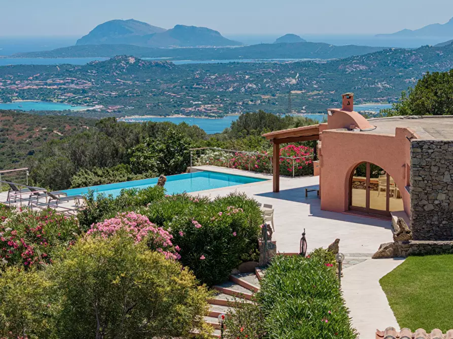 Immagine 1 di Villa in vendita  in San Pantaleo Costa Smeralda a Aggius