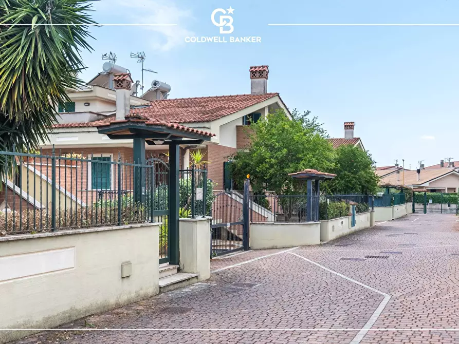 Immagine 4 di Villa in vendita  in Via dell'Acqua Acetosa 32/34 a Ciampino