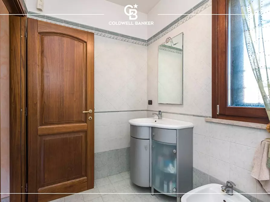 Immagine 17 di Villa in vendita  in Via dell'Acqua Acetosa 32/34 a Ciampino