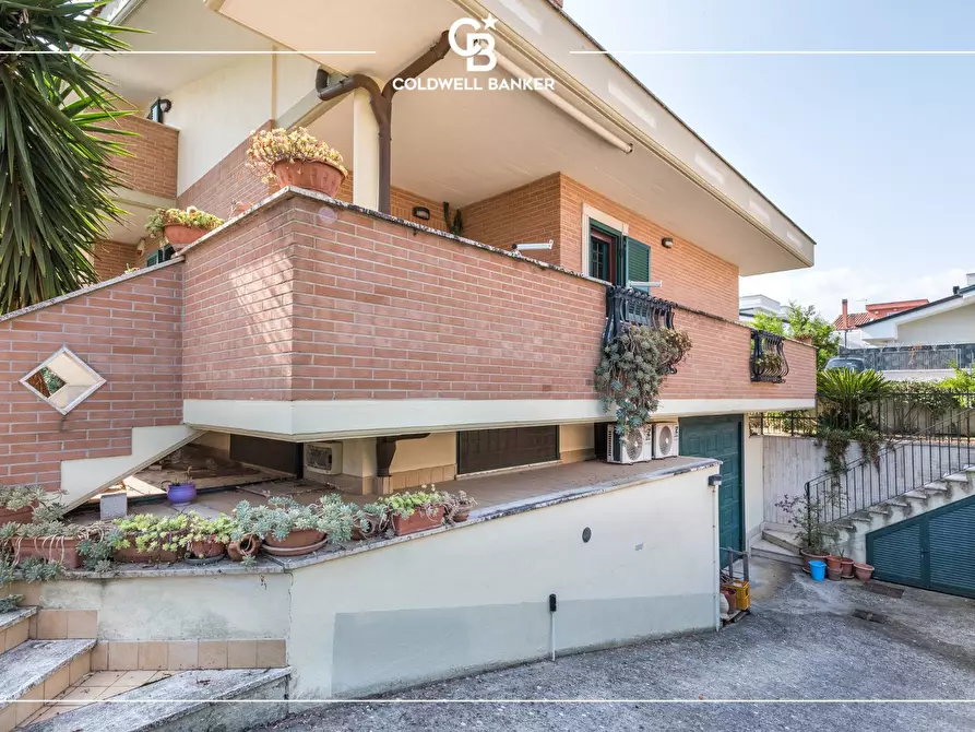 Immagine 47 di Villa in vendita  in Via dell'Acqua Acetosa 32/34 a Ciampino