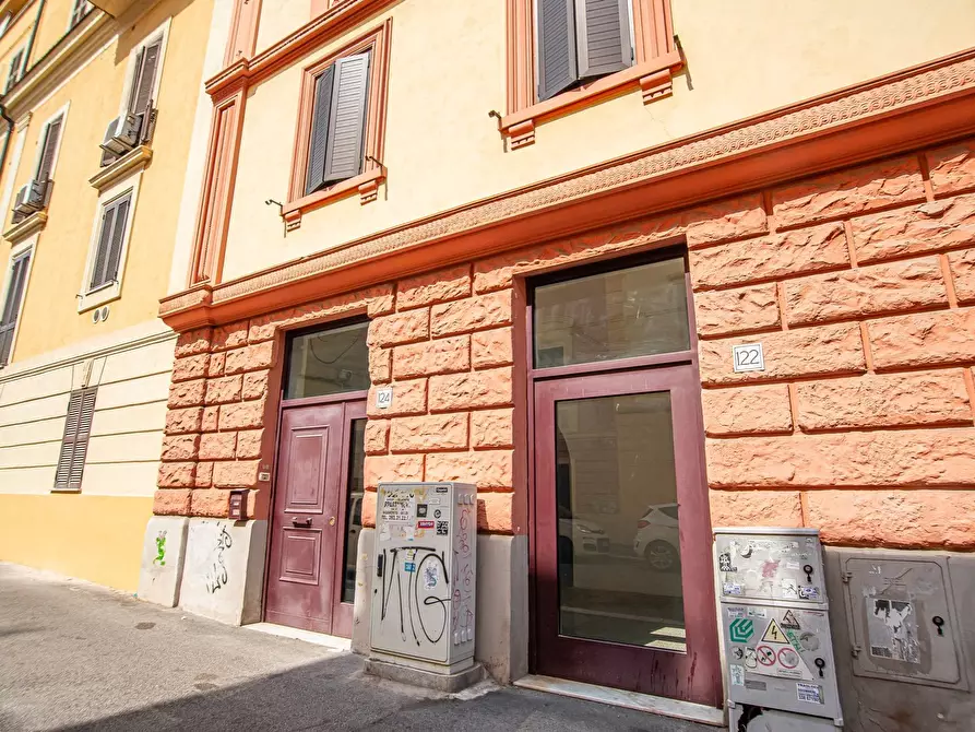 Immagine 1 di Locale commerciale in vendita  in Via Gabrio Serbelloni 122 a Roma