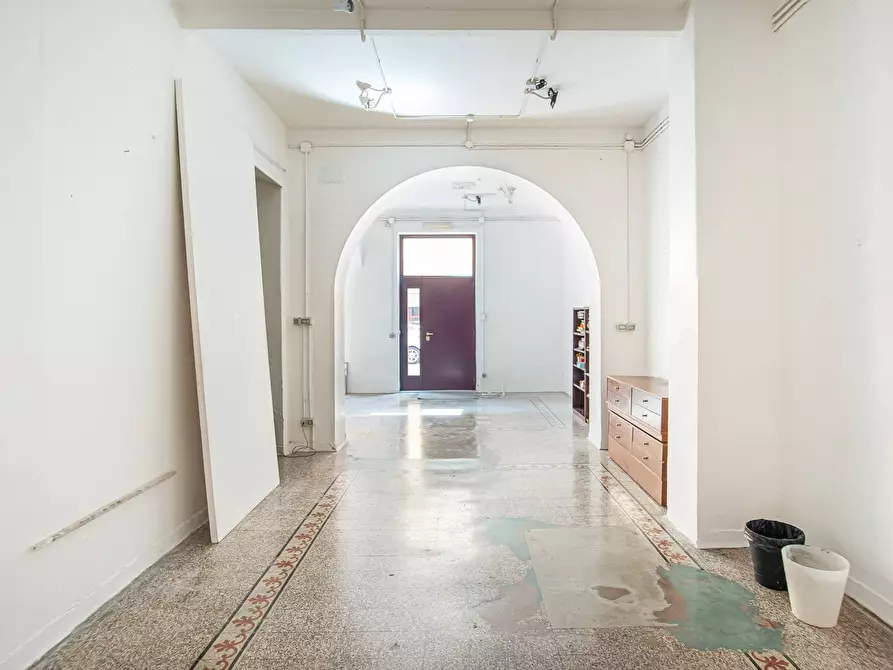 Immagine 2 di Locale commerciale in vendita  in Via Gabrio Serbelloni 122 a Roma