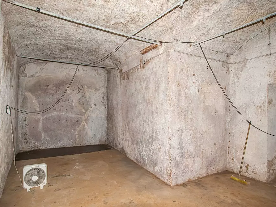 Immagine 7 di Locale commerciale in vendita  in Via Gabrio Serbelloni 122 a Roma